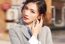 万茜自爆一年潜七次,一年潜入七次，揭秘她的神秘生活